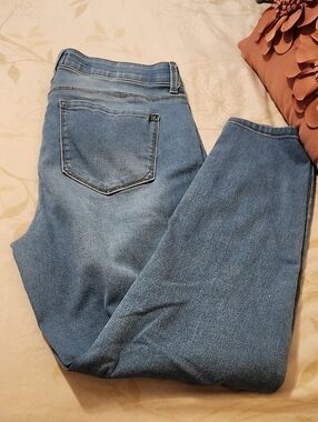 Curve Appeal Skinny Jeans in Light Blue